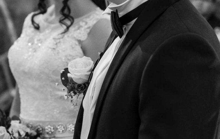 sulhasen hääpukeutuminen