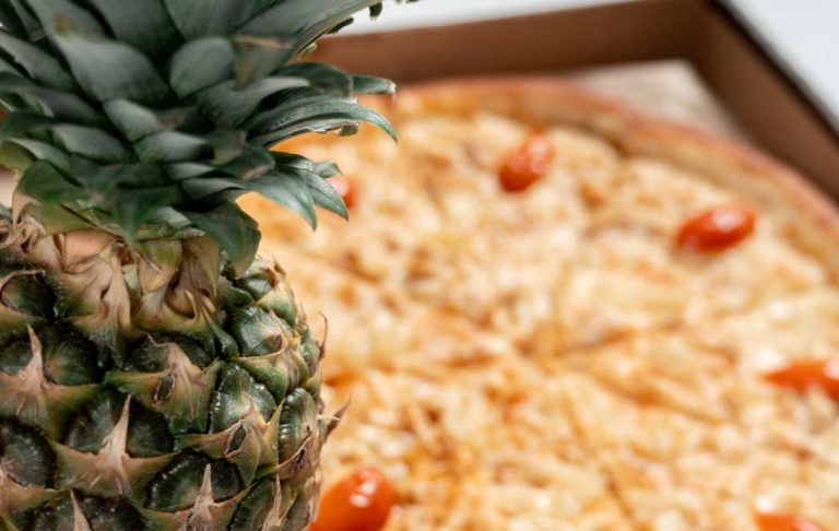 Miksi ananas kuuluu pizzaan?